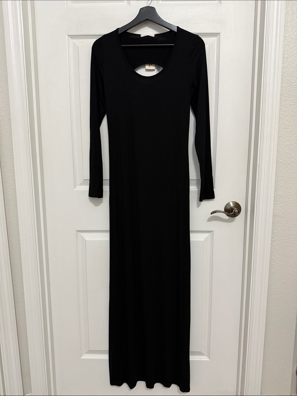 Forever 21 women’s Black Long Sleeve Maxi Dress